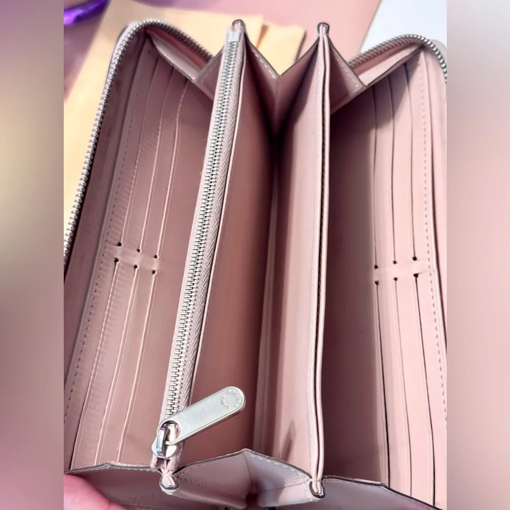 RE LISTED IN CLOSET Louis Vuitton Lilac Mahina Zippy Wallet - Picture 9 of 10